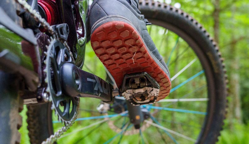Clipless pedal