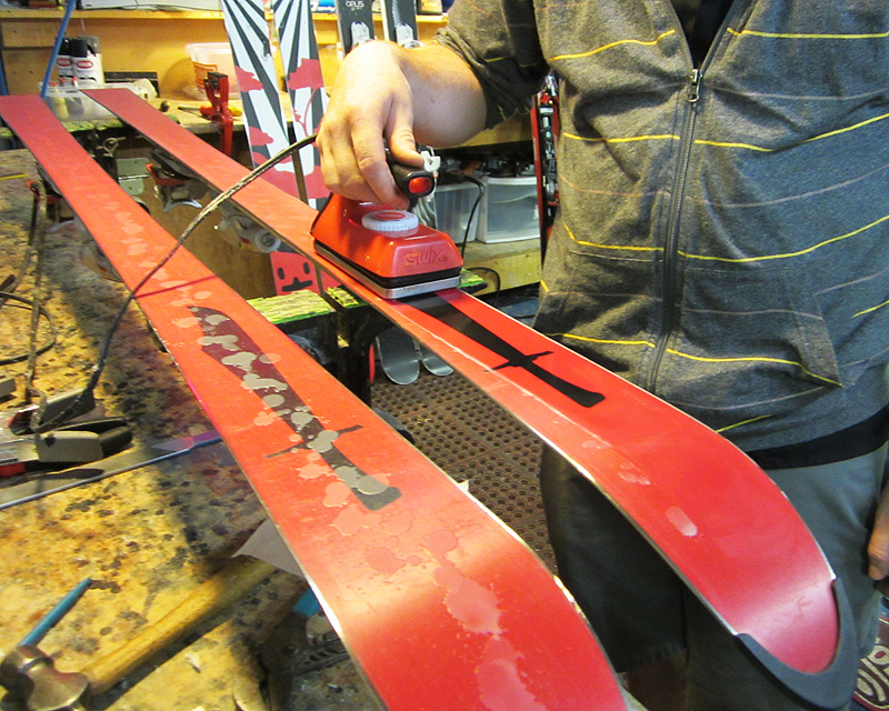 how-to-wax-skis-and-snowboards-evo