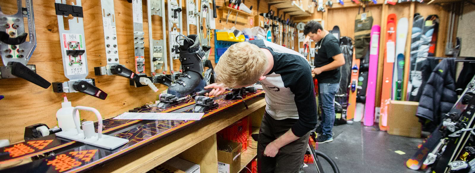 Seattle Ski, Snowboard, Mtn. Bike, Skate, Surf & Wake Shop evo