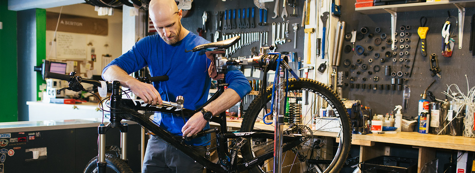 Seattle Ski, Snowboard, Mtn. Bike, Skate, Surf & Wake Shop evo