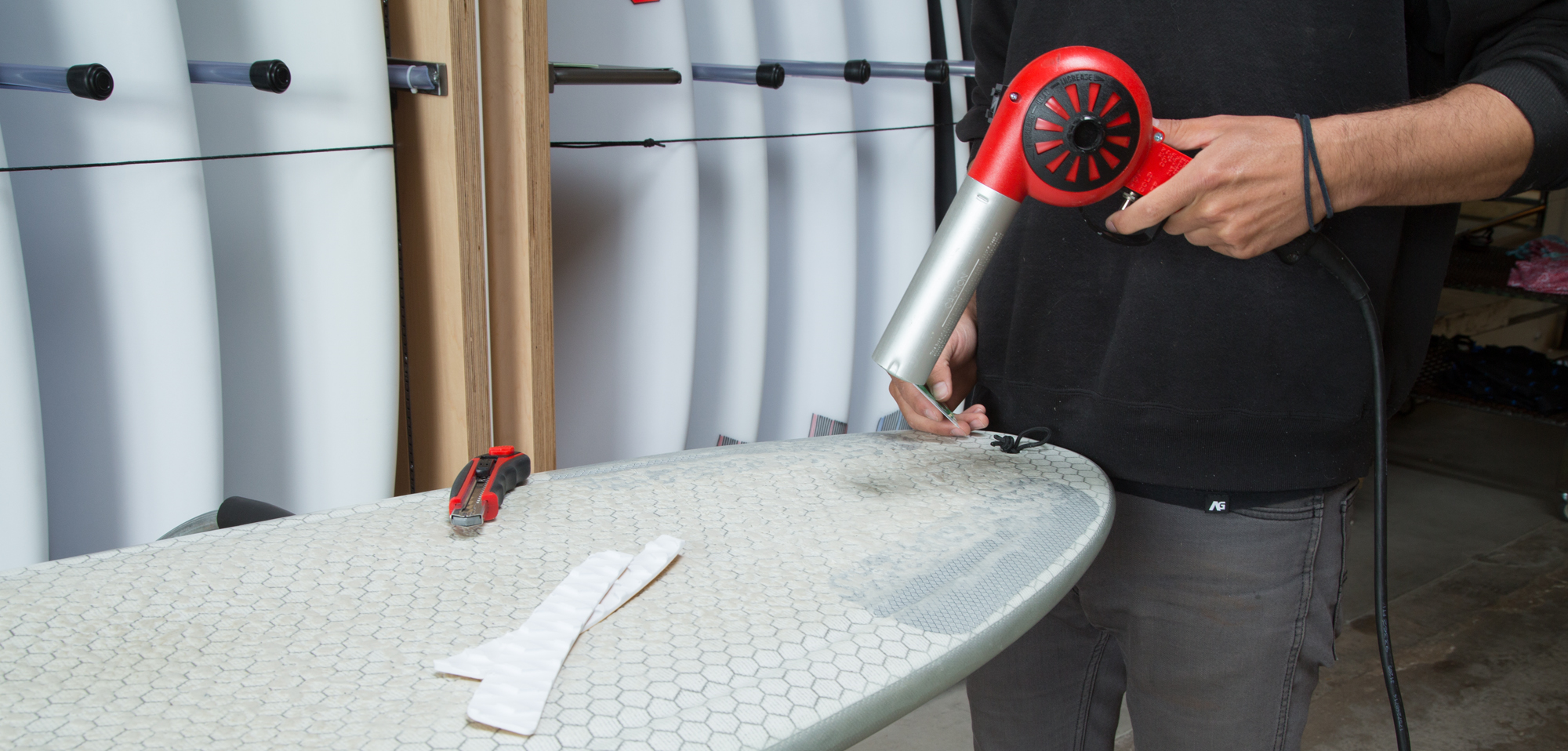 How to Properly Remove Your Surfboard Traction Pad and Get It